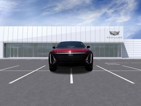 Certified 2025 Cadillac Lyriq Luxury w/ LPO, Floor Liner Package AWD/4WD image 7