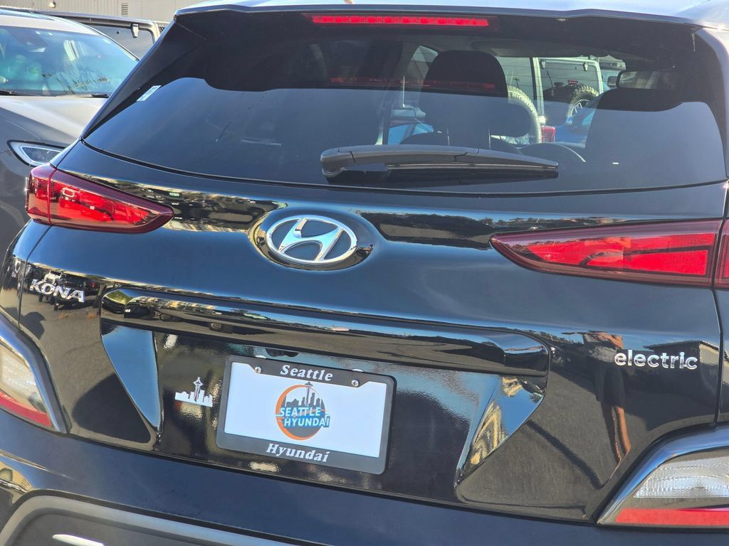 Used 2023 Hyundai Kona SE FWD image 12