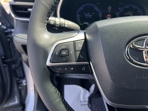 Used 2023 Toyota Highlander Limited FWD image 19