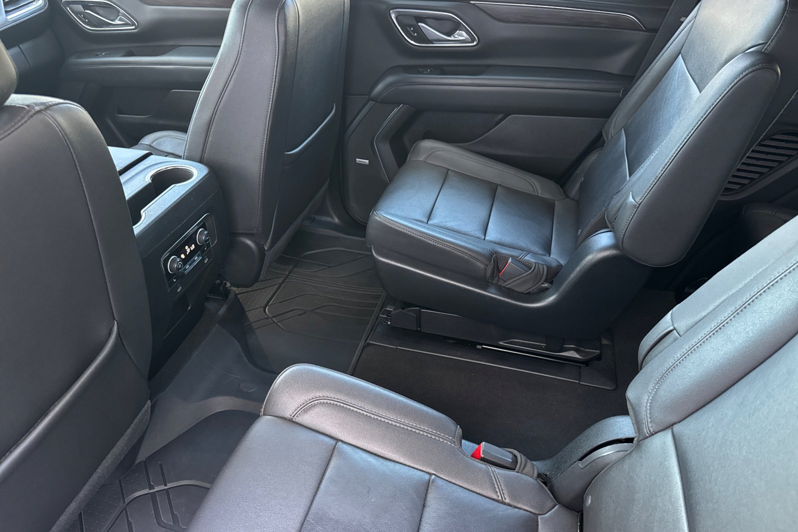 Used 2023 Chevrolet Tahoe Z71 w/ Luxury Package AWD/4WD image 11