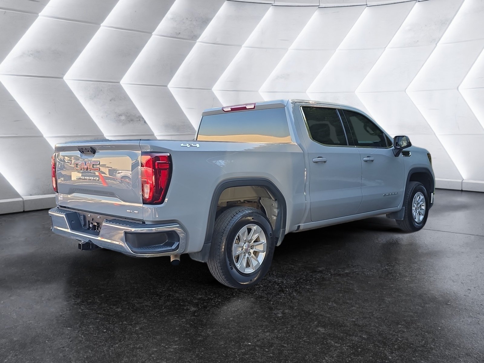 Used 2024 GMC Sierra 1500 SLE AWD/4WD image 5