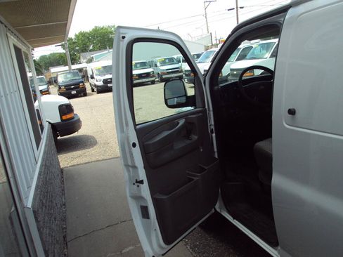 Used 2014 Chevrolet Express 1500 AWD image 21