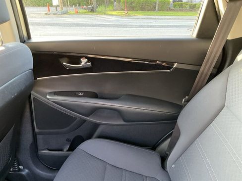 Used 2017 Kia Sorento AWD w/ LX Convenience Package image 14