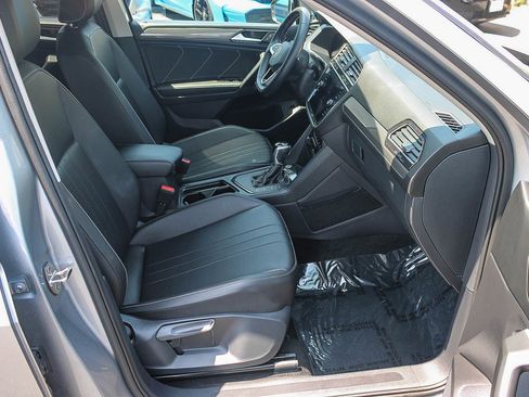 Used 2024 Volkswagen Tiguan SE FWD image 17