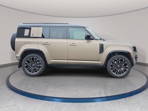 Used 2025 Land Rover Defender 110 AWD/4WD image 6