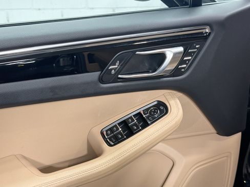 Certified 2026 Porsche Macan AWD/4WD image 23