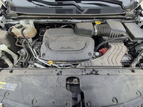 Used 2023 Chrysler Pacifica Touring-L FWD image 18