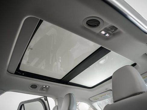 Used 2025 Ford Explorer Platinum w/ Ultimate Package image 40