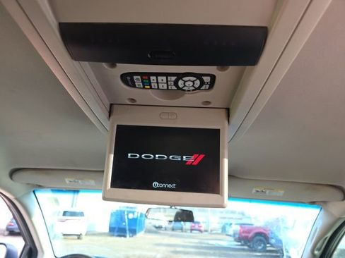 Used 2014 Dodge Grand Caravan SXT image 11