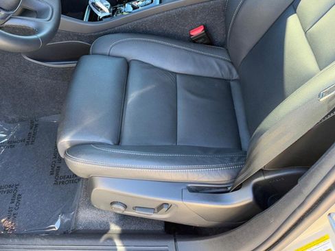 Certified 2025 Volvo XC40 B5 Plus image 17