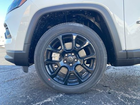 New 2026 Jeep Compass Latitude image 14