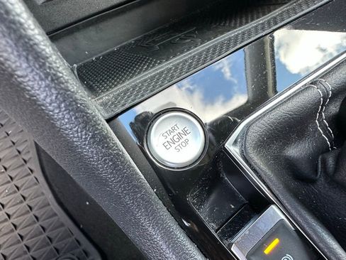 Used 2023 Volkswagen Taos SE image 31