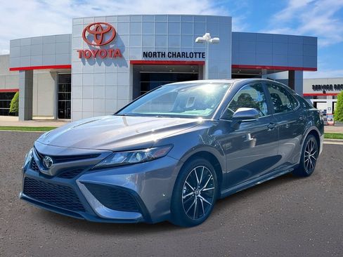 Used 2024 Toyota Camry SE w/ Convenience Package FWD image 5