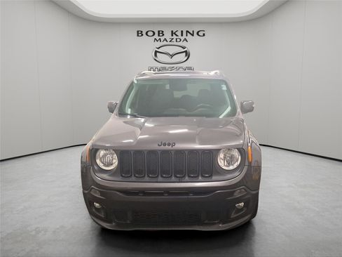 Used 2018 Jeep Renegade Altitude w/ Popular Equipment Group FWD image 8