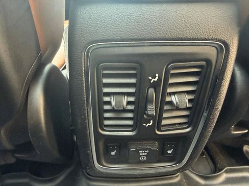 Used 2011 Jeep Grand Cherokee Overland AWD/4WD image 34