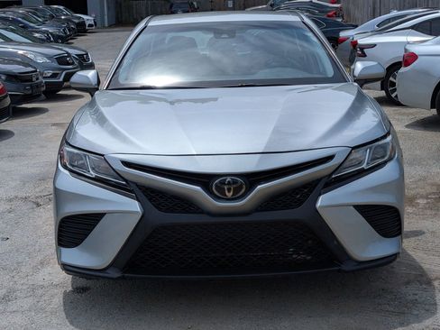Used 2020 Toyota Camry SE FWD image 2