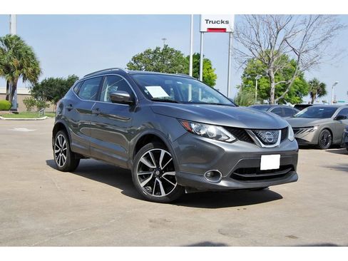 Used 2018 Nissan Rogue Sport SL FWD image 1
