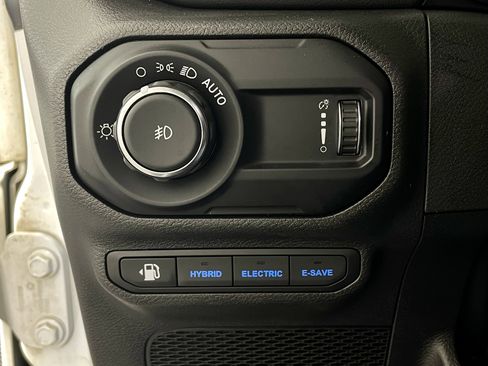 Used 2023 Jeep Wrangler Sahara image 22