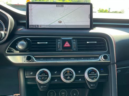 Used 2022 Genesis G70 3.3T RWD image 14