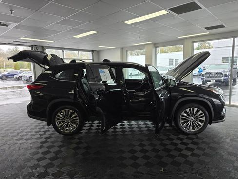 Used 2021 Toyota Highlander Platinum AWD/4WD image 17