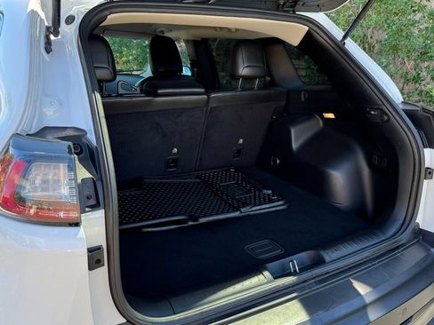 Used 2019 Jeep Cherokee Latitude Plus w/ Cold Weather Group AWD/4WD image 15