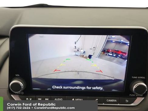 Used 2024 Nissan Rogue SV image 17