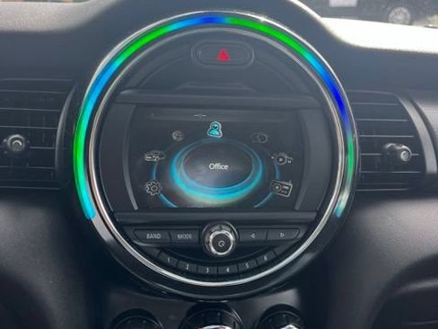 Used 2018 MINI Cooper 4-Door Hardtop FWD image 41