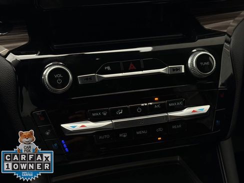 Used 2023 Ford Explorer Limited AWD/4WD image 17