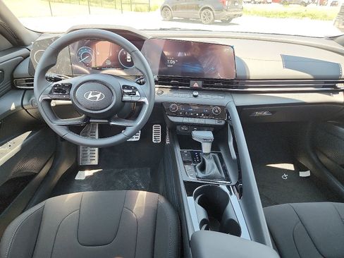 New 2025 Hyundai Elantra SEL FWD image 8