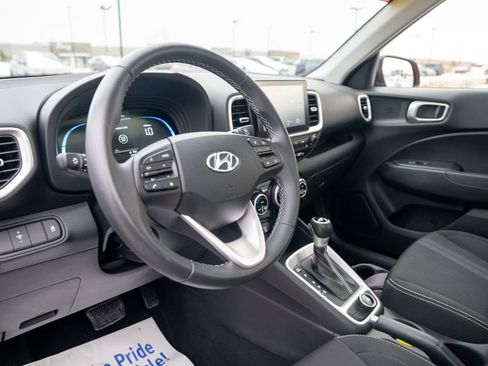 Certified 2025 Hyundai Venue SEL image 21
