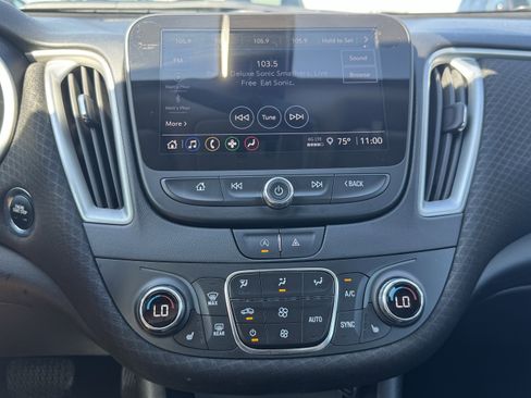 Used 2022 Chevrolet Malibu LT image 12