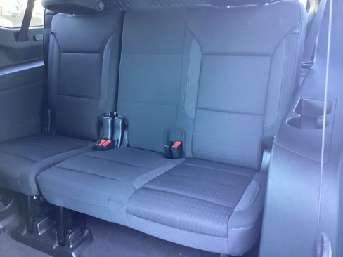 Used 2023 Chevrolet Suburban LS image 15