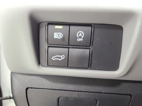 Used 2023 Toyota Highlander LE AWD/4WD image 35