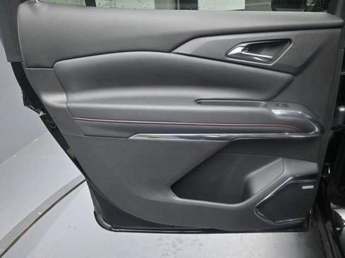 Used 2026 Chevrolet Traverse RS FWD image 22