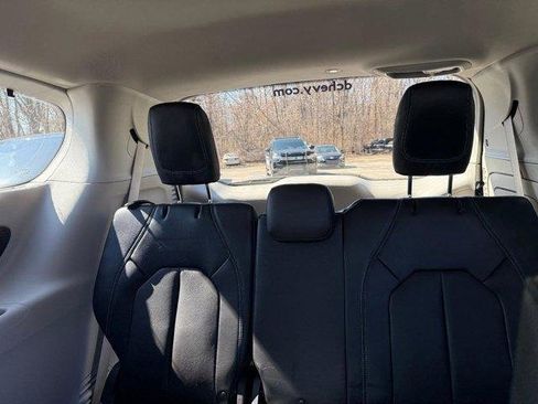 Used 2021 Chrysler Pacifica Touring-L w/ Uconnect Theater Family Group image 28