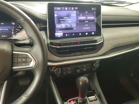 Used 2022 Jeep Compass Latitude image 15