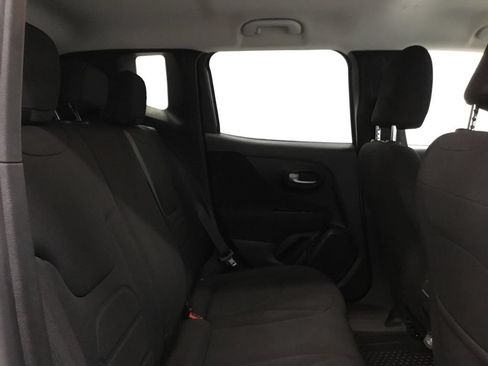 Used 2020 Jeep Renegade Latitude w/ Cold Weather Group AWD/4WD image 18