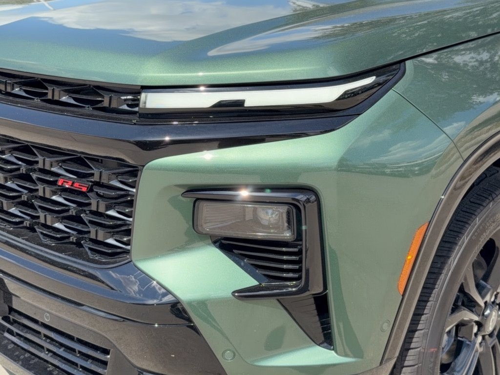 New 2027 Chevrolet Traverse RS w/ LPO, Floor Liner Package FWD image 12