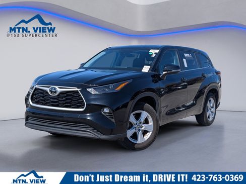 Used 2024 Toyota Highlander LE image 1