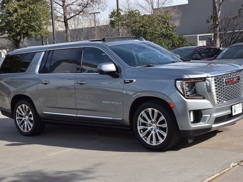 Used 2023 GMC Yukon XL Denali w/ Denali Reserve Package image 5