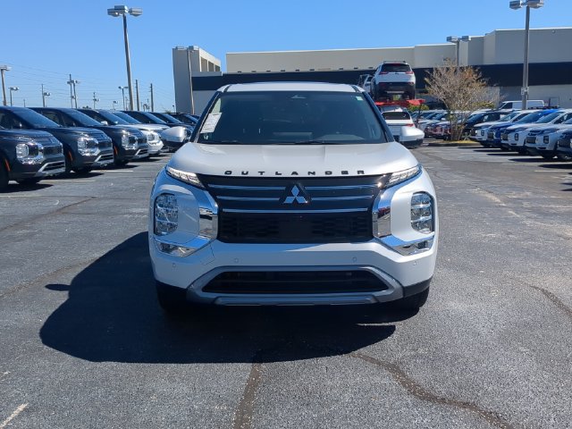 Used 2025 Mitsubishi Outlander SE FWD image 3