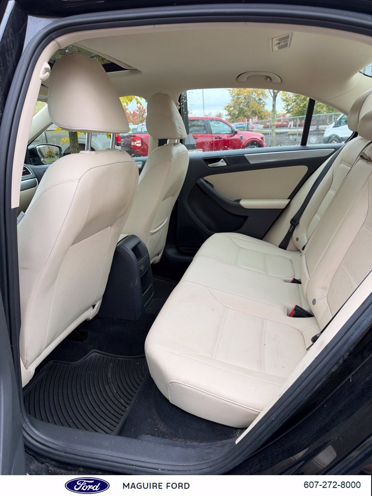 Used 2017 Volkswagen Jetta SE FWD image 9