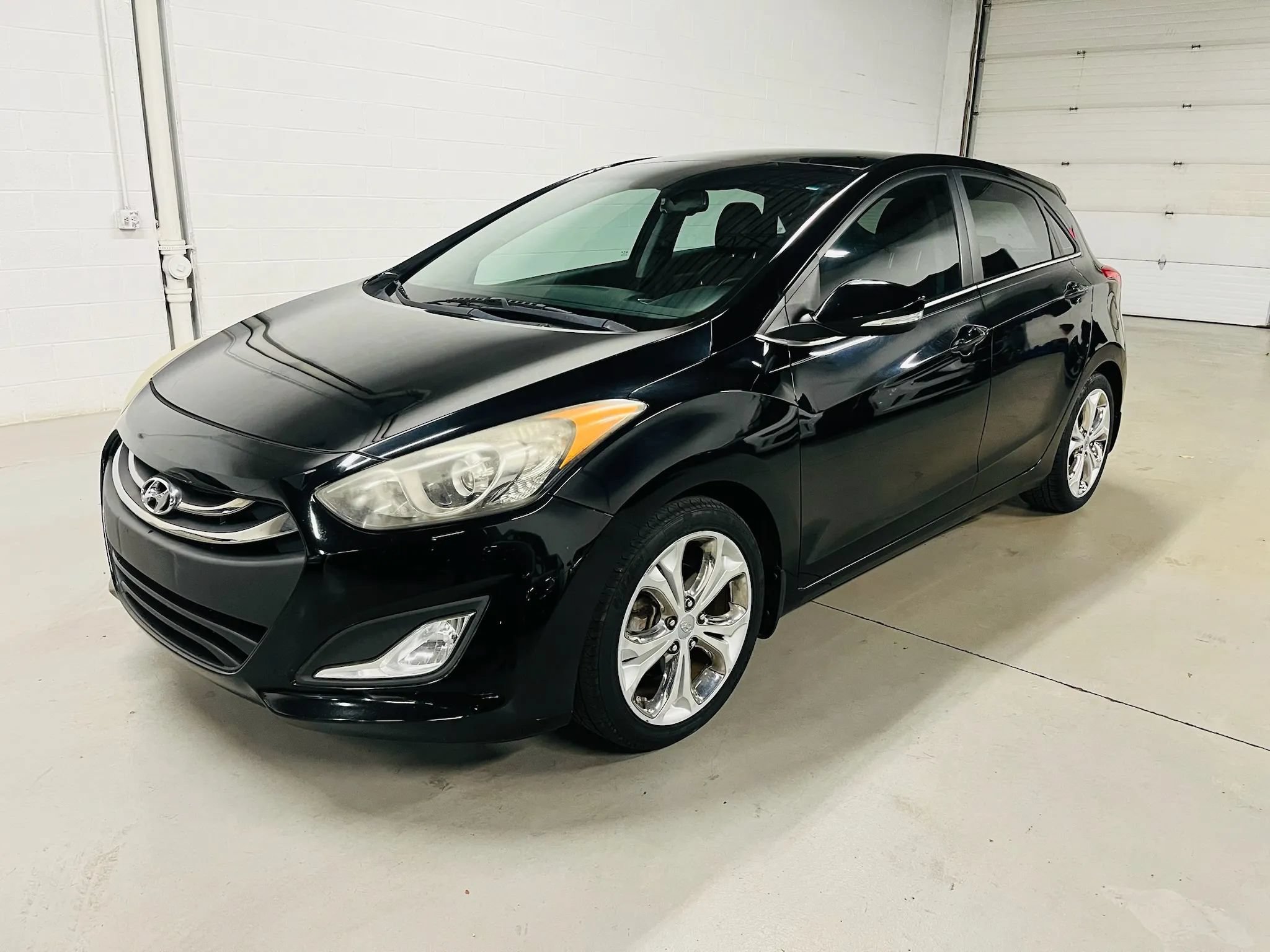 Used 2013 Hyundai Elantra GT w/ Tech Pkg FWD image 2