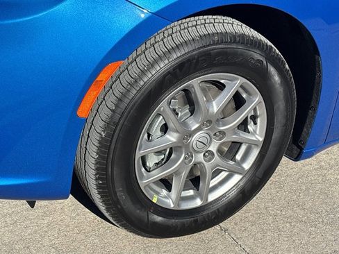 New 2026 Chrysler Pacifica Select image 13