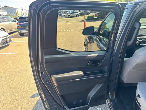 Used 2025 Toyota Tacoma SR5 AWD/4WD image 40