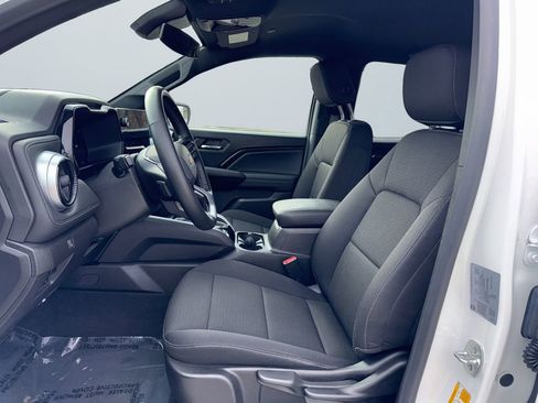 Used 2024 Chevrolet Colorado LT w/ LT Convenience Package image 9