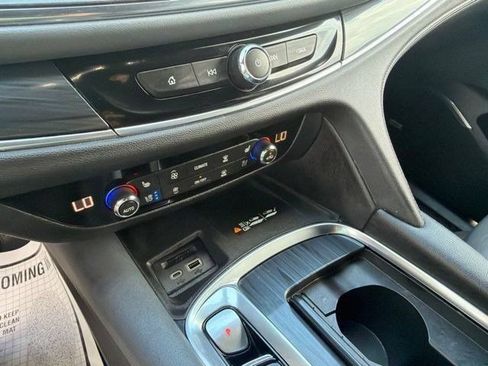 Used 2022 Buick Enclave Premium AWD/4WD image 25