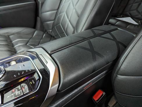 Used 2023 BMW 760i xDrive image 26