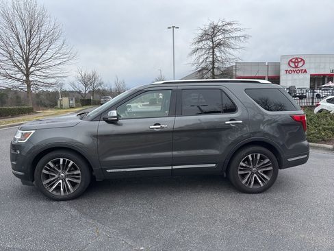 Used 2018 Ford Explorer Platinum image 3