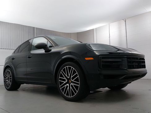 Used 2025 Porsche Cayenne Coupe w/ Premium Package Plus image 9